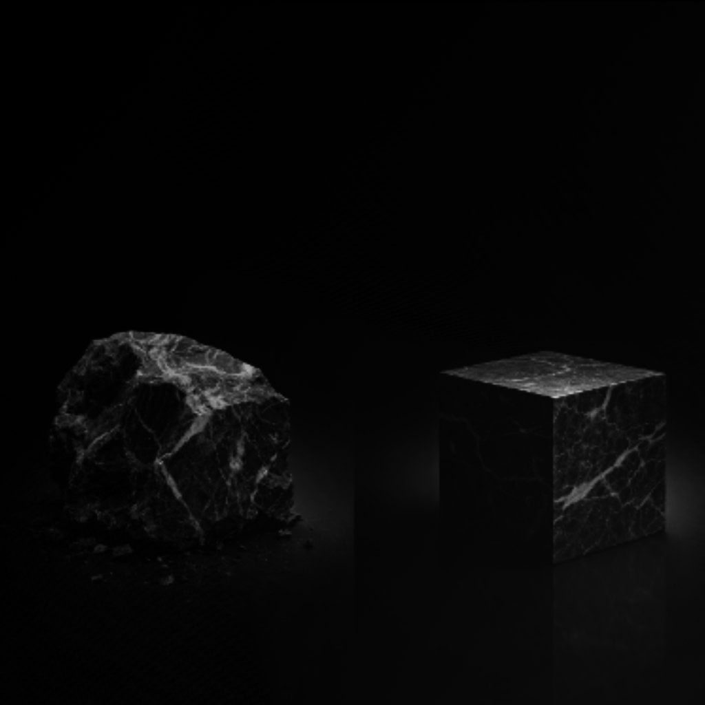 Comparação visual entre uma rocha bruta e um cubo lapidado de mármore, simbolizando a destilação estratégica da TPF.